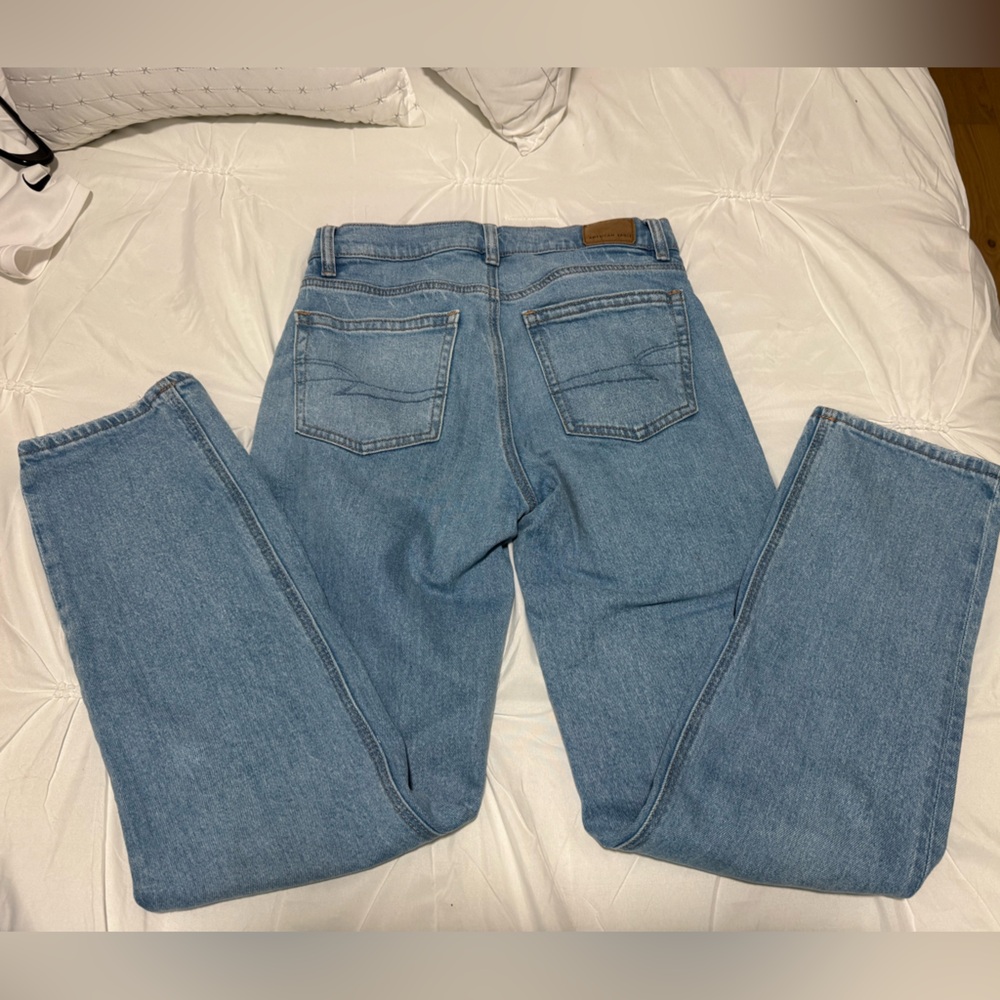 American Eagle Super High-Rise Baggy Jeans – Light Wash